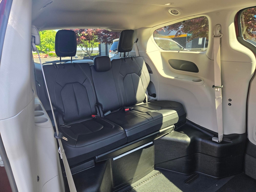 Used 2022 Chrysler Pacifica Touring L - VMI Side Entry Entry In Floor Automatic Ramp