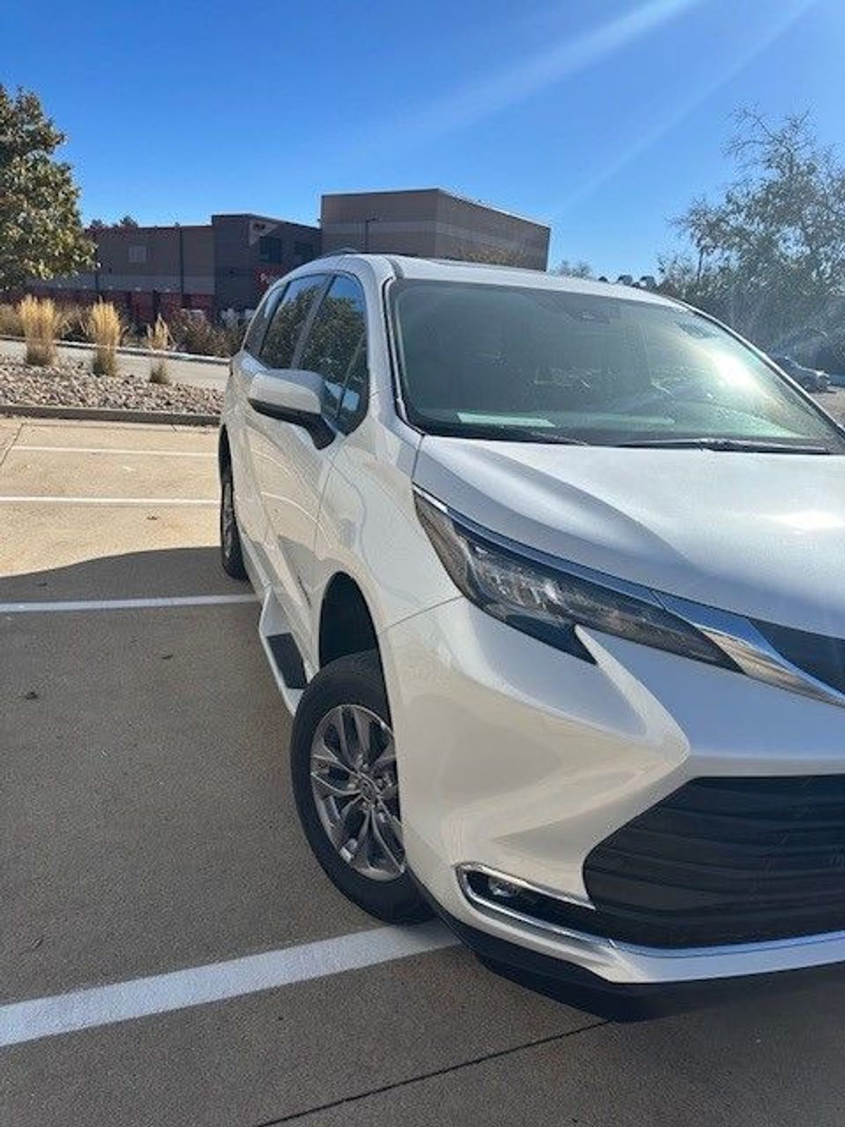 2023 Toyota Sienna XLE - Photo 6