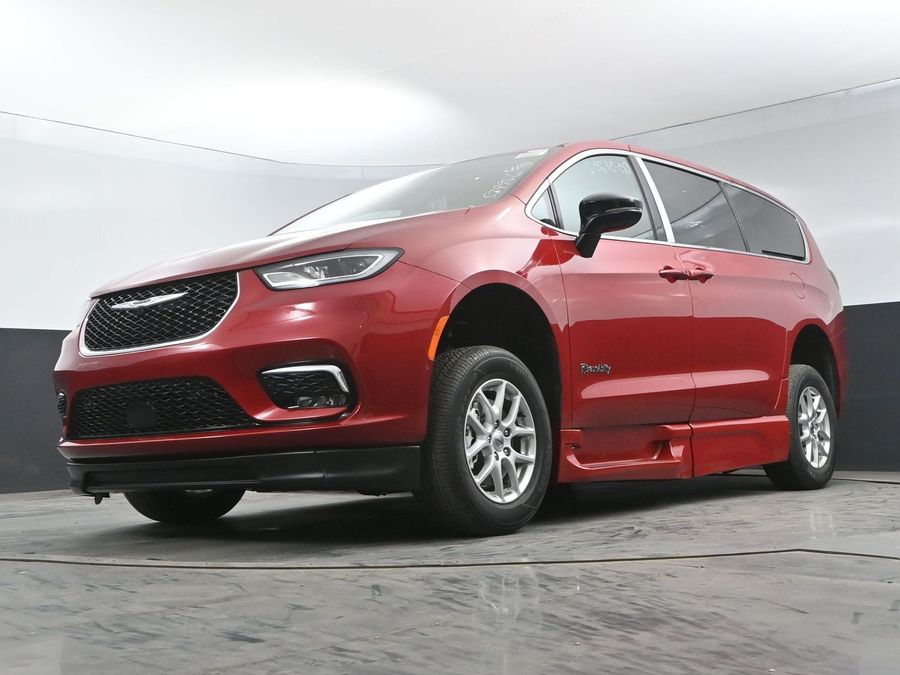 New 2025 Chrysler Pacifica Select Safety - BraunAbility Side Entry Entry Fold Out Automatic Ramp