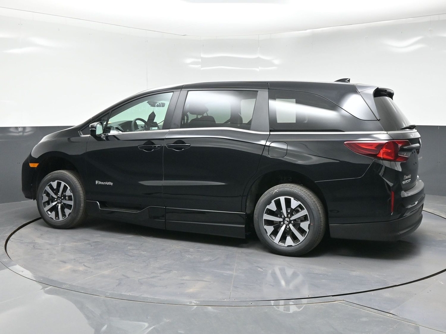 Black Honda Odyssey image number 3
