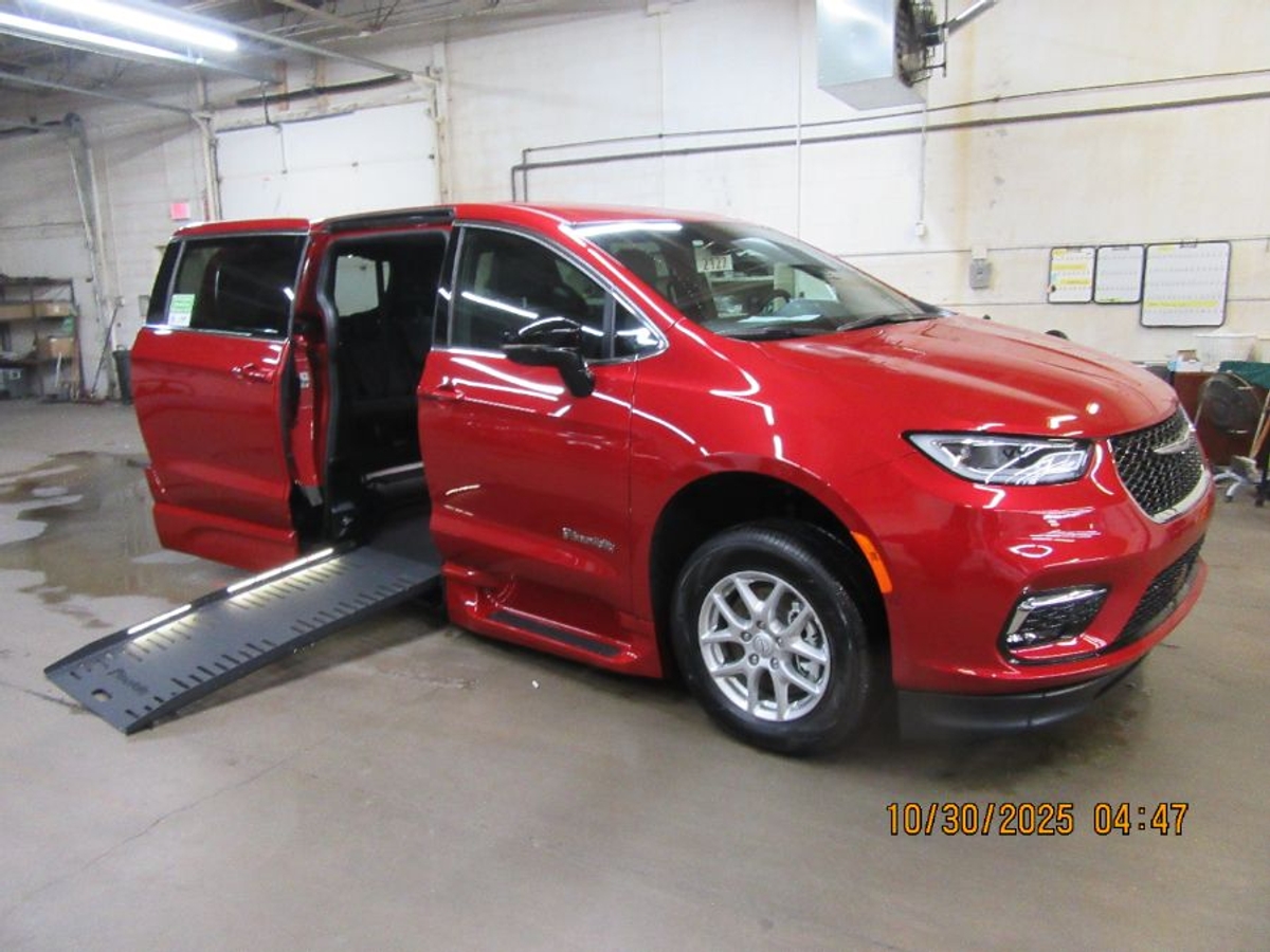 2025 CHRYSLER PACIFICA - Image 22