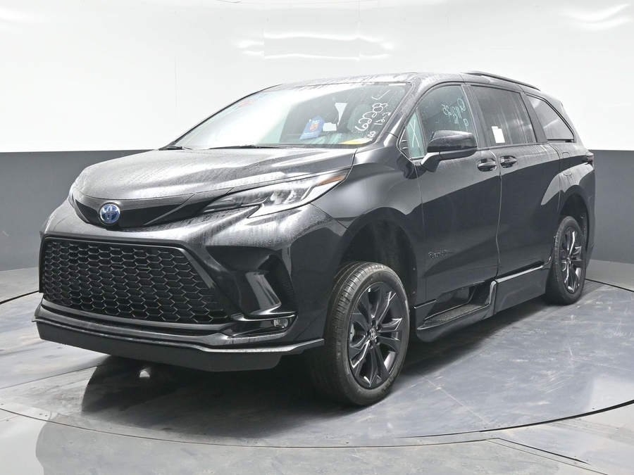 New 2025 Toyota Sienna Hybrid XSE Sport - BraunAbility Side Entry Entry Fold Out Automatic Ramp