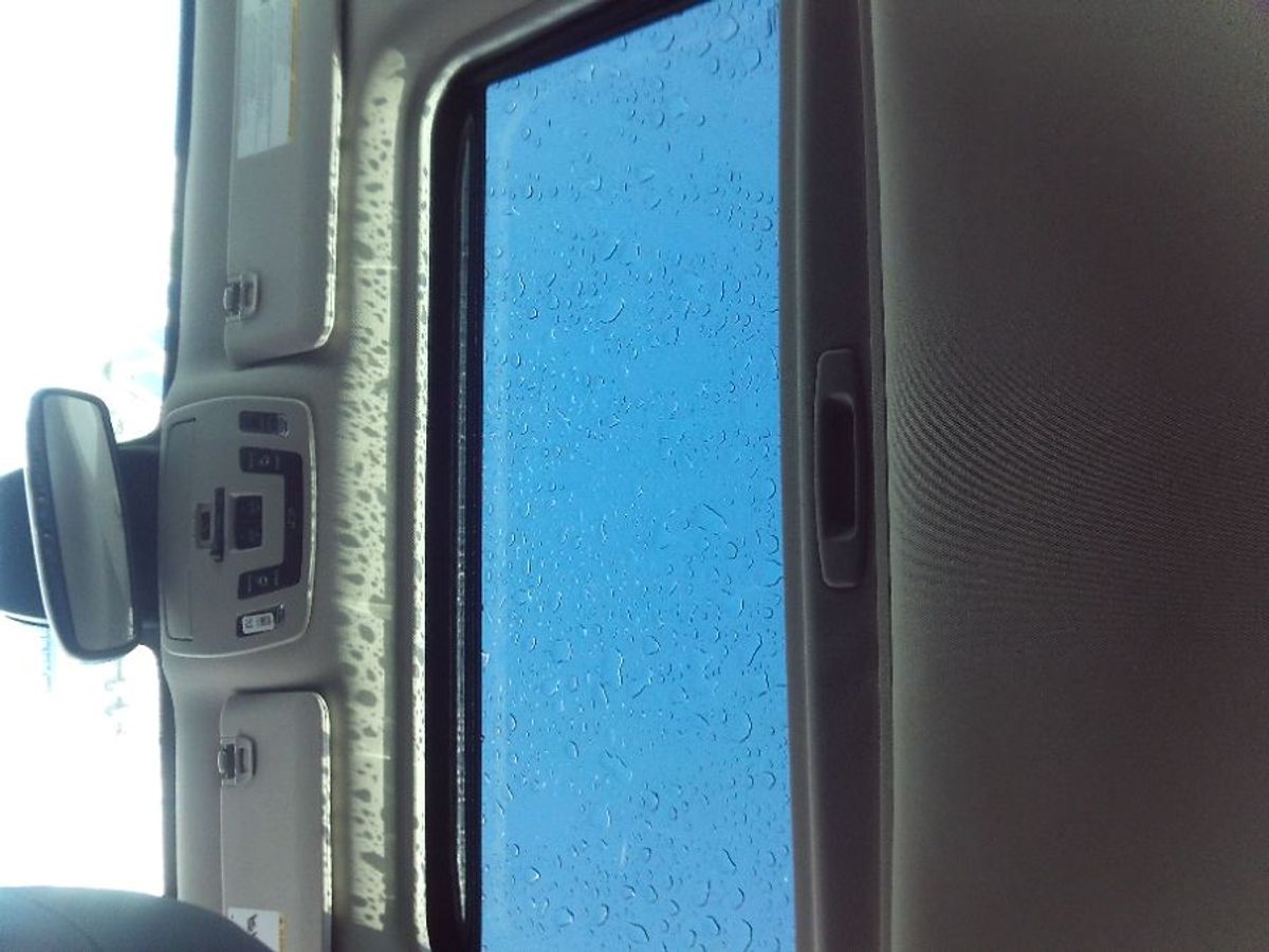 Grey Toyota Sienna image number 6