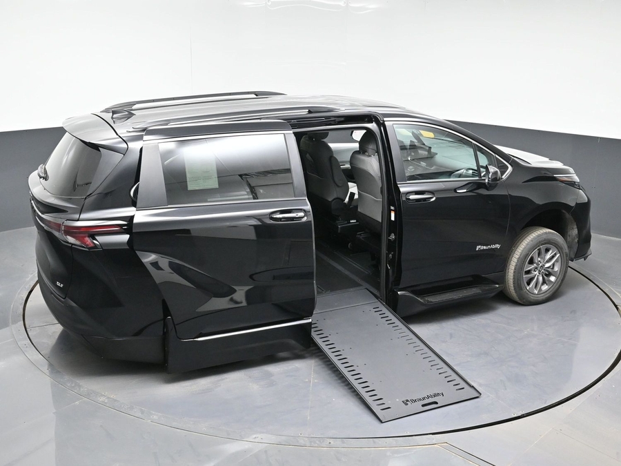 Black Toyota Sienna image number 25