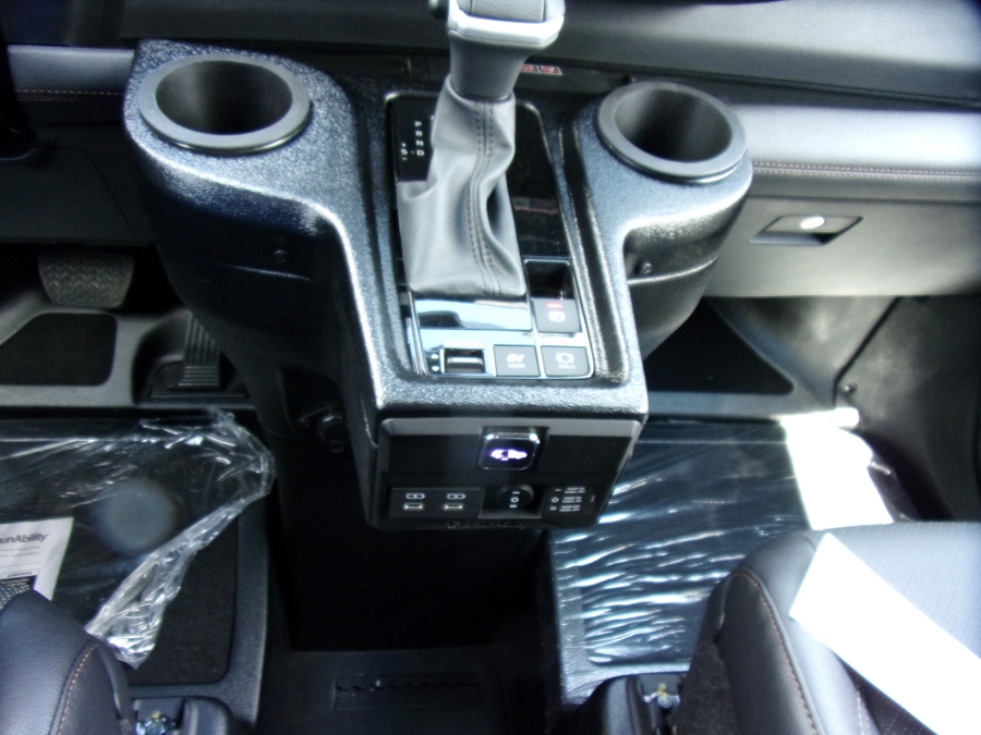 Blue Toyota Sienna image number 12