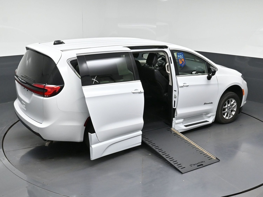 Used 2024 Chrysler Pacifica Touring L - BraunAbility Side Entry In Floor Automatic Ramp