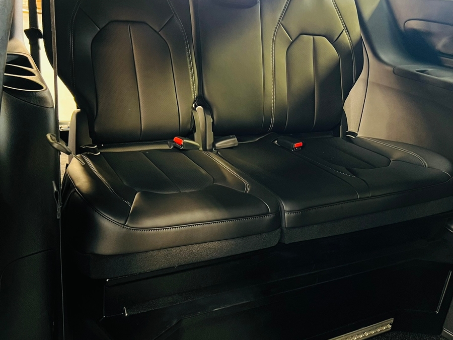 White Chrysler Pacifica image number 9