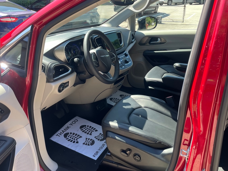 2024 Chrysler Pacifica Touring L - Photo 11