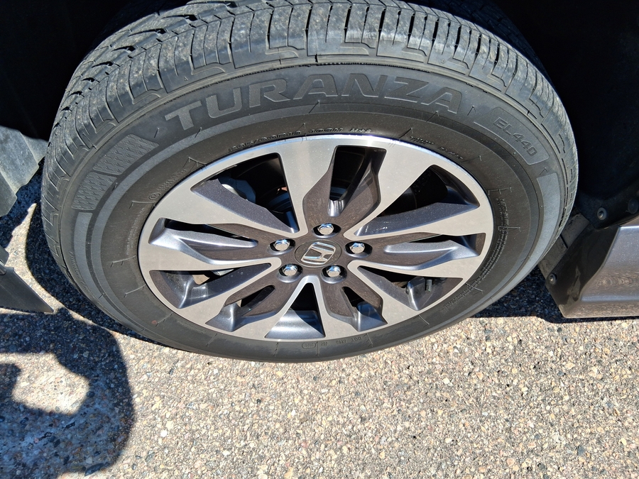 Grey Honda Odyssey image number 23