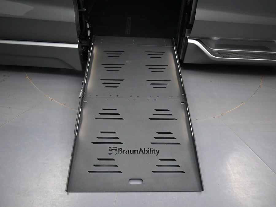 New 2026 Toyota Sienna Hybrid XLE Add - BraunAbility Side Entry Entry Fold Out Automatic Ramp