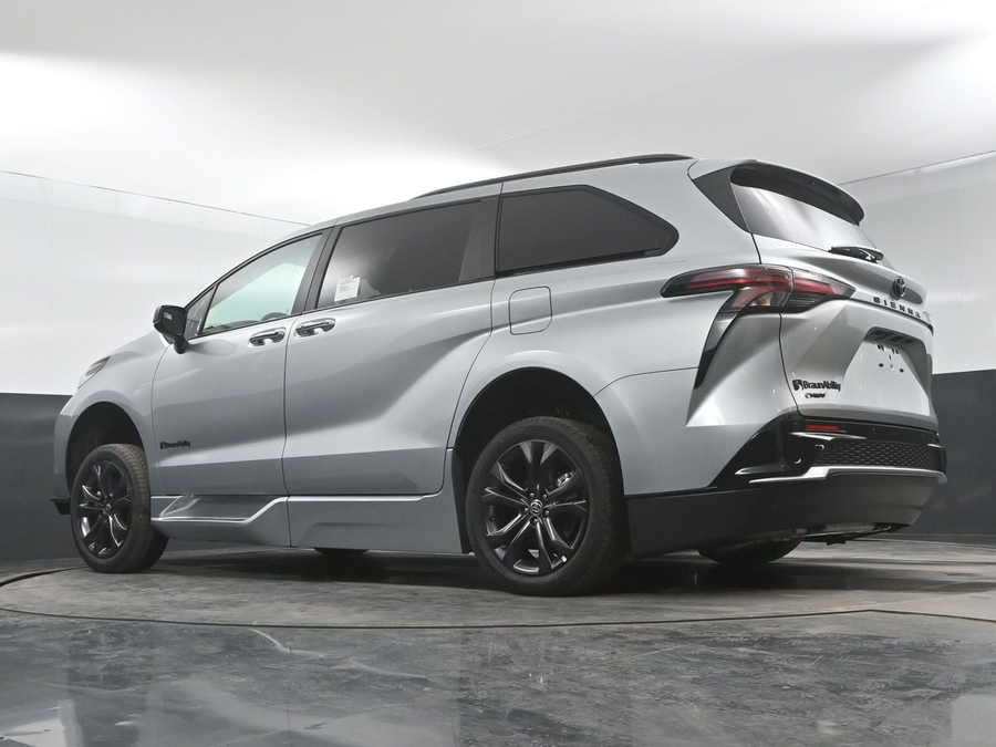 New 2025 Toyota Sienna Hybrid XSE - BraunAbility Side Entry Entry Fold Out Automatic Ramp