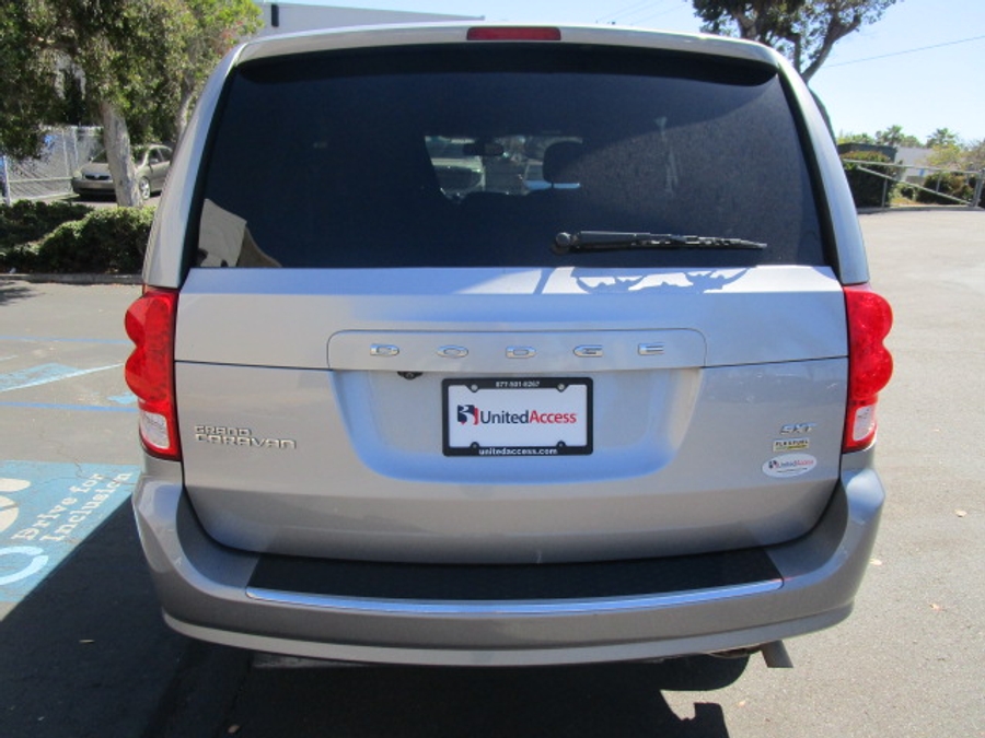 Used 2019 Dodge Grand Caravan SXT - Revability Side Entry Entry Fold Out Automatic Ramp