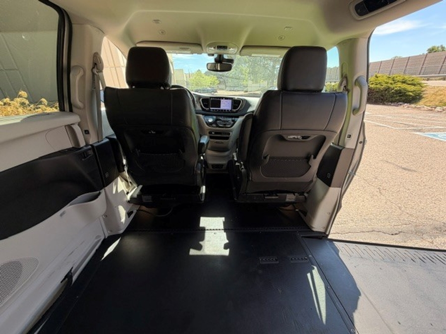 Used 2021 Chrysler Pacifica Touring L - BraunAbility Side Entry Entry In Floor Automatic Ramp