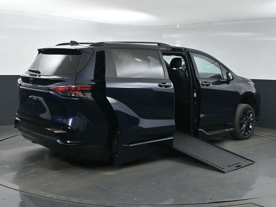 New 2025 Toyota Sienna Hybrid XSE Sport - BraunAbility Side Entry Entry In Floor Automatic Ramp