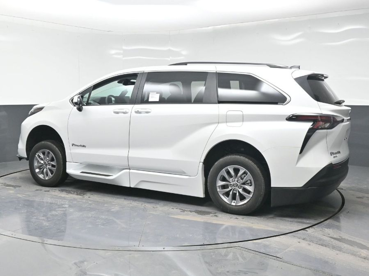 2025 TOYOTA SIENNA - Image 5