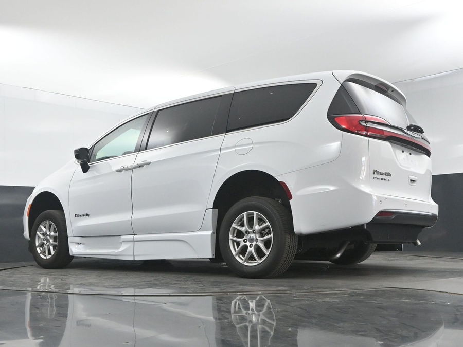 Used 2024 Chrysler Pacifica Touring L - BraunAbility Side Entry Entry Fold Out Automatic Ramp