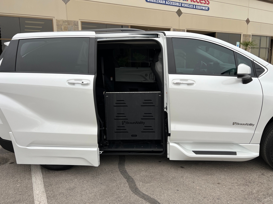 Used 2025 Toyota Sienna Hybrid XLE Plus - BraunAbility Side Entry Entry Fold Out Automatic Ramp