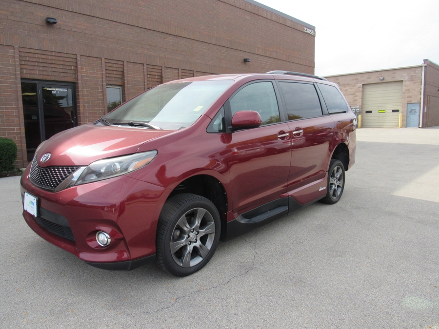 Salsa Red Pearl Toyota Sienna image number 1