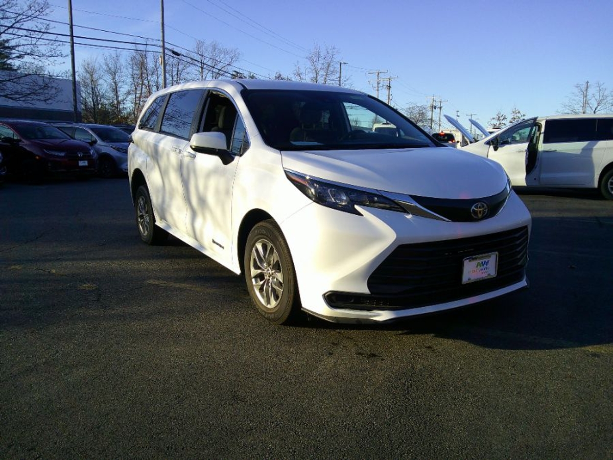 2025 TOYOTA SIENNA - Image 4