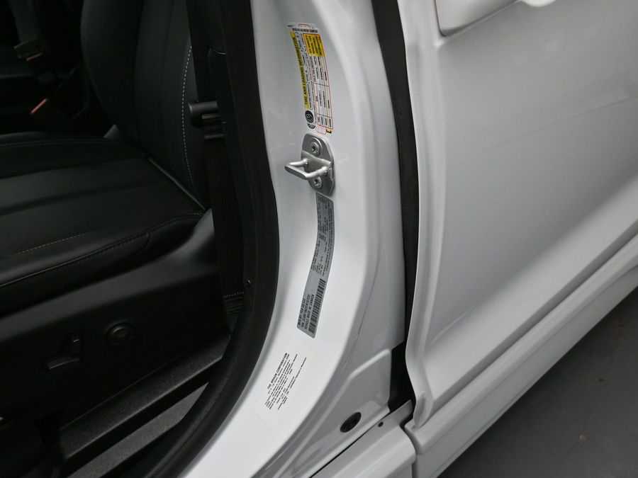 New 2026 Chrysler Pacifica Select Safety - BraunAbility Side Entry Entry Fold Out Automatic Ramp