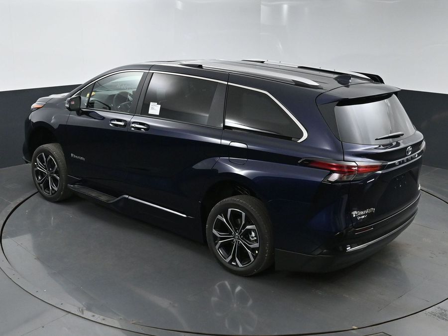 New 2025 Toyota Sienna Hybrid Platinum - BraunAbility Side Entry Entry Fold Out Automatic Ramp