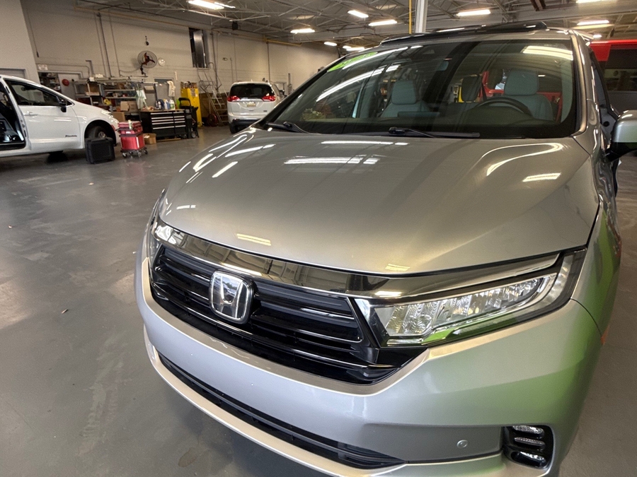 Silver Honda Odyssey image number 3