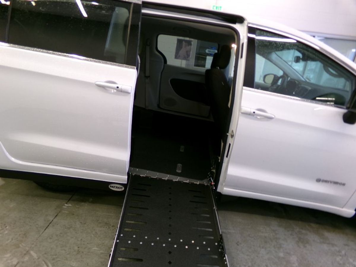 2024 CHRYSLER VOYAGER - Image 15