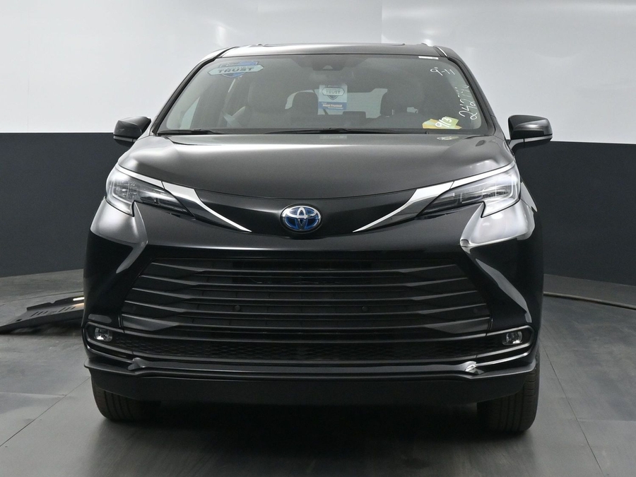 New 2025 Toyota Sienna Hybrid XLE Plus - BraunAbility Side Entry Entry Fold Out Automatic Ramp