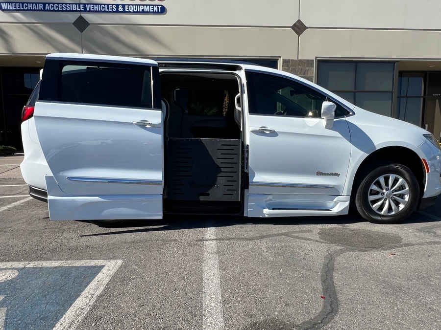 Used 2019 Chrysler Pacifica Touring L - BraunAbility Side Entry Entry Fold Out Automatic Ramp