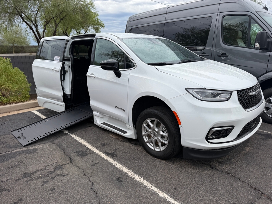 Used 2025 Chrysler Pacifica Select Safety - BraunAbility Side Entry In Floor Automatic Ramp