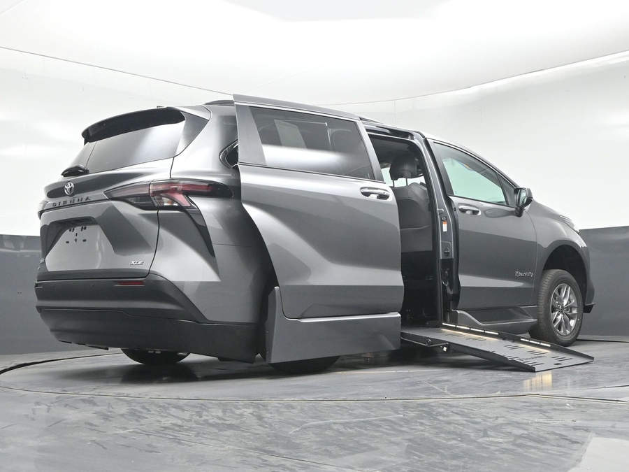 New 2026 Toyota Sienna Hybrid XLE Add - BraunAbility Side Entry Fold Out Automatic Ramp