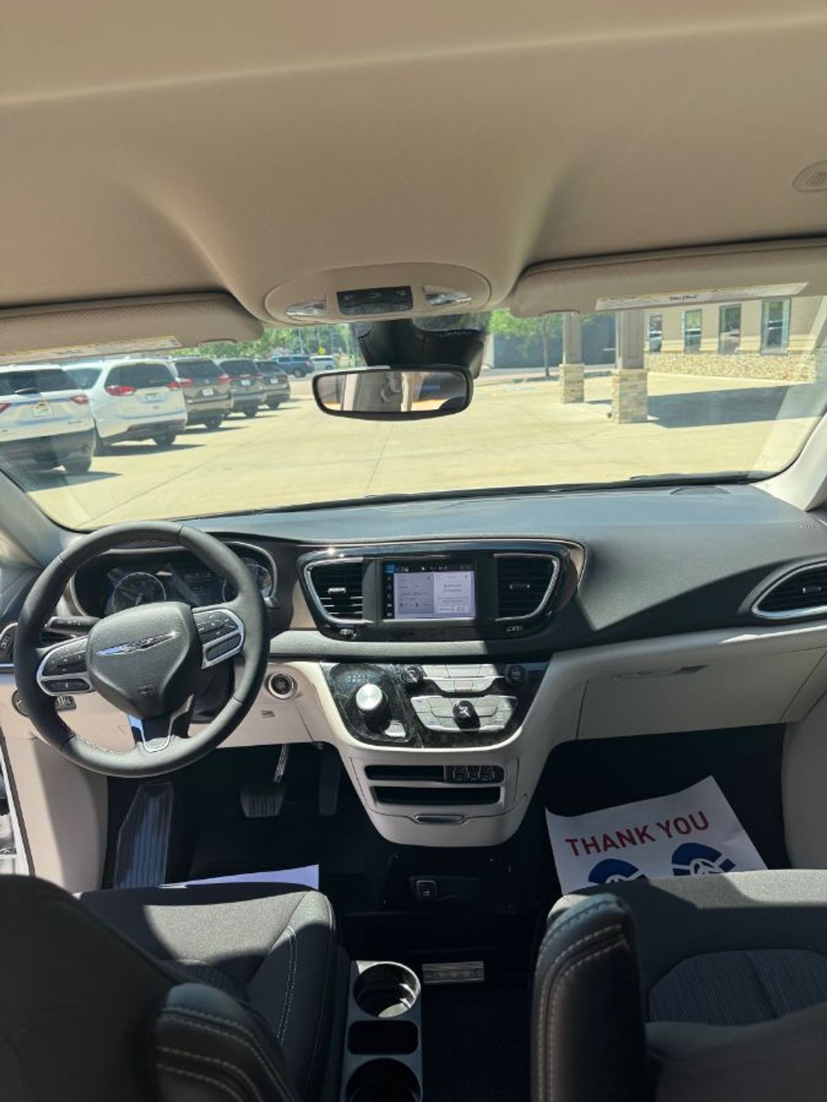 White Chrysler Voyager image number 8