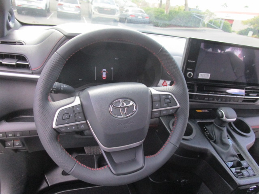 New 2025 Toyota Sienna Hybrid XSE Sport - BraunAbility Side Entry Entry In Floor Automatic Ramp