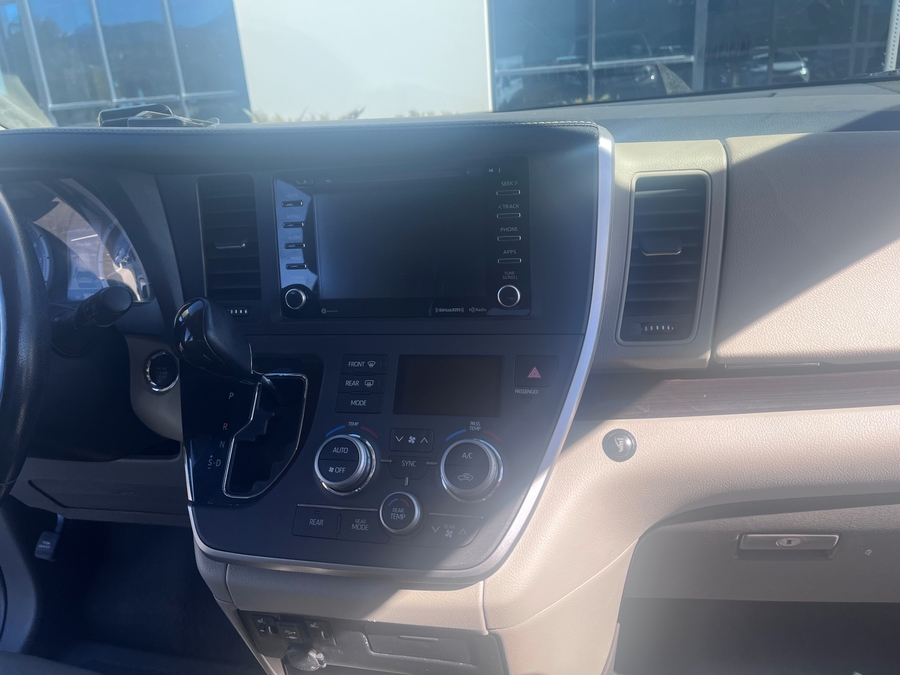 Used 2020 Toyota Sienna XLE Base - VMI Side Entry Entry In Floor Automatic Ramp