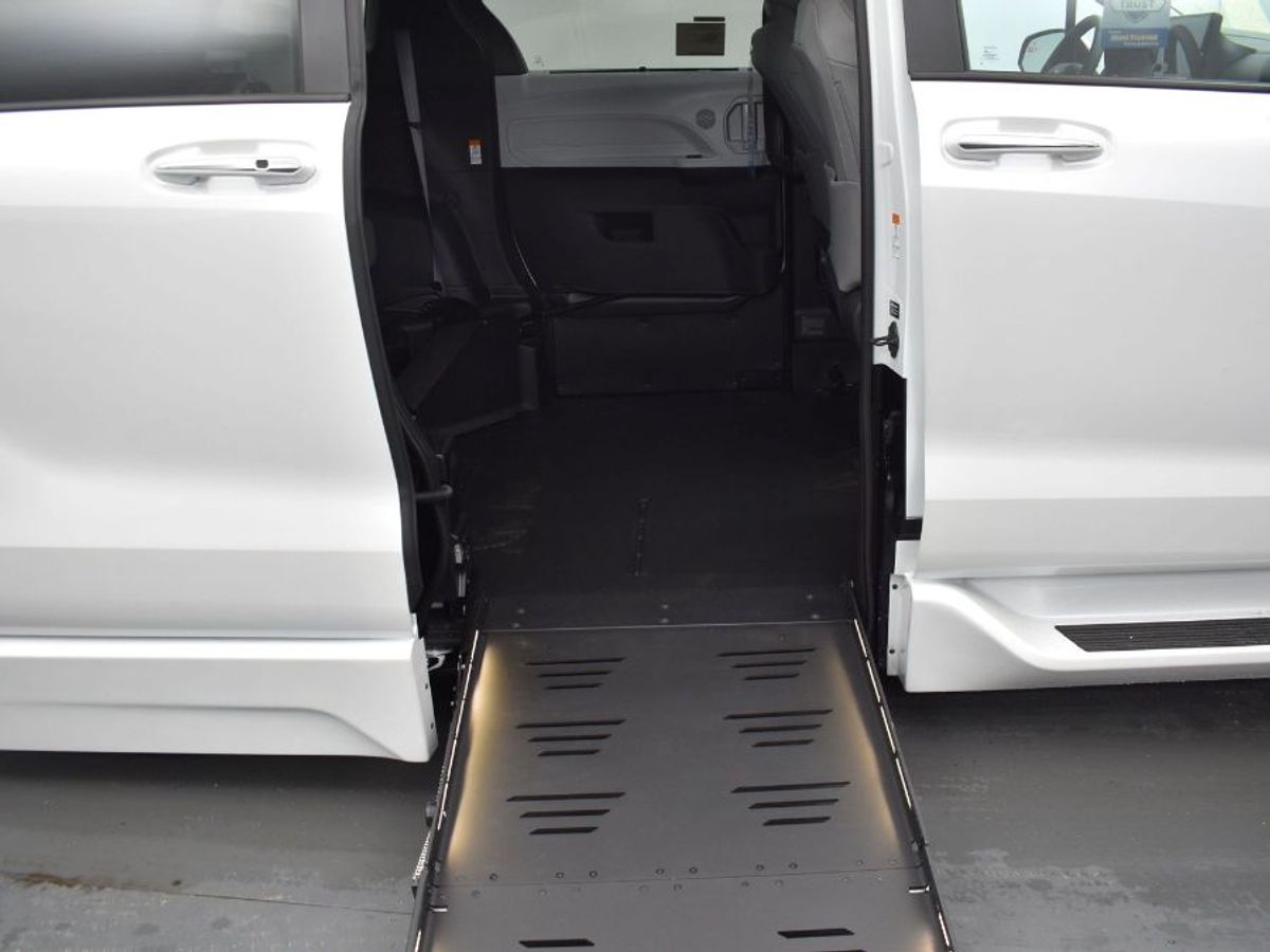 2025 TOYOTA SIENNA - Image 5