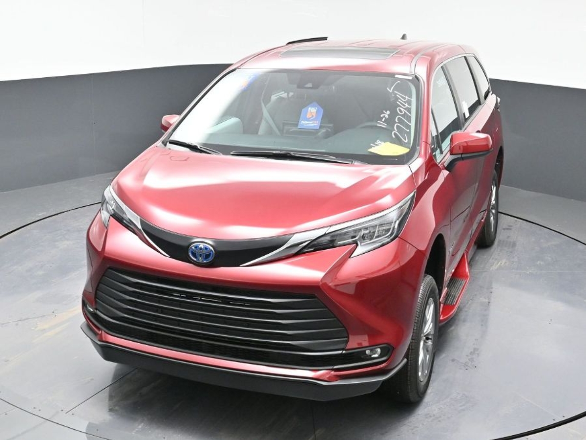 2025 TOYOTA SIENNA - Image 24