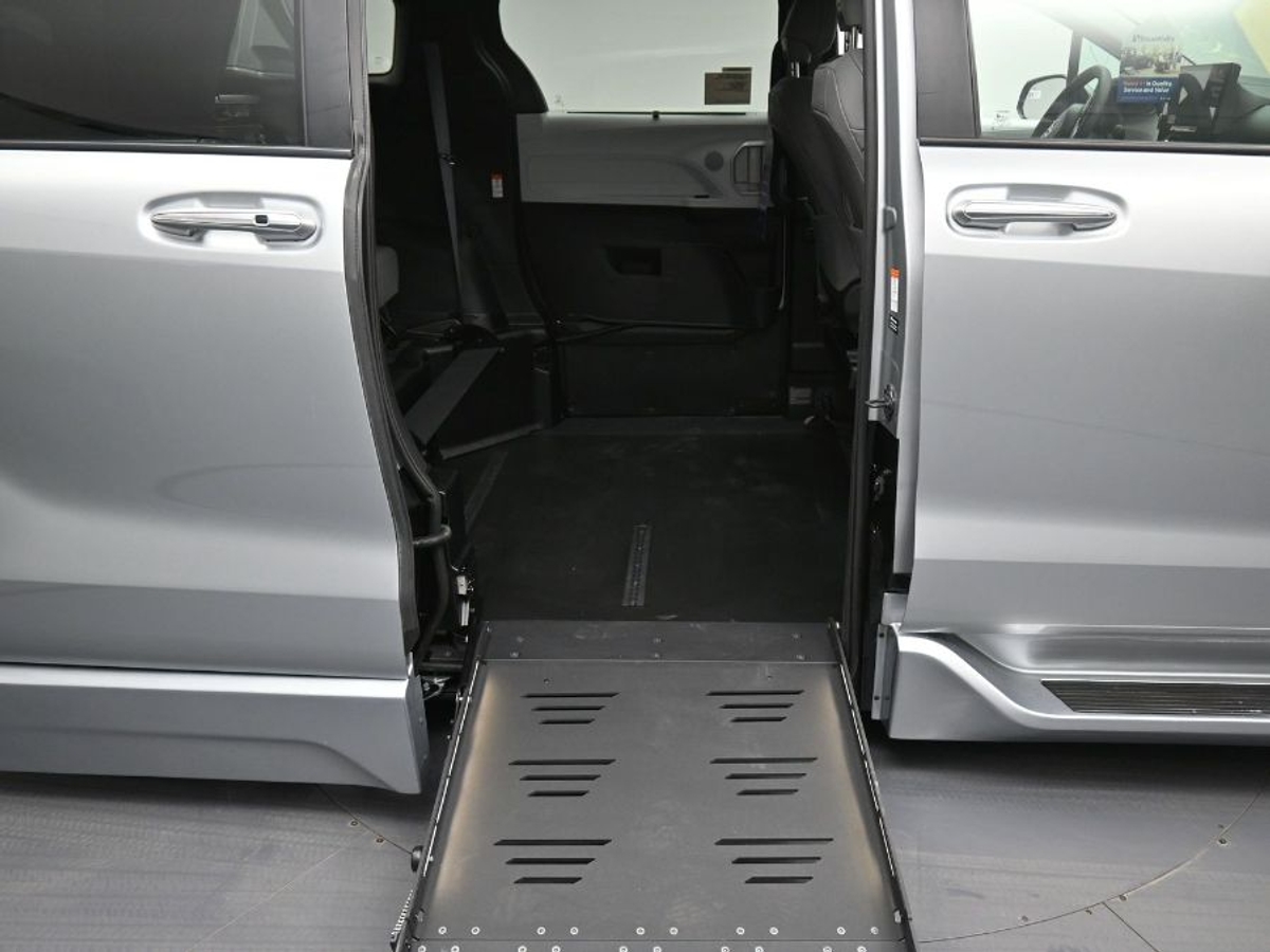 2025 TOYOTA SIENNA - Image 12