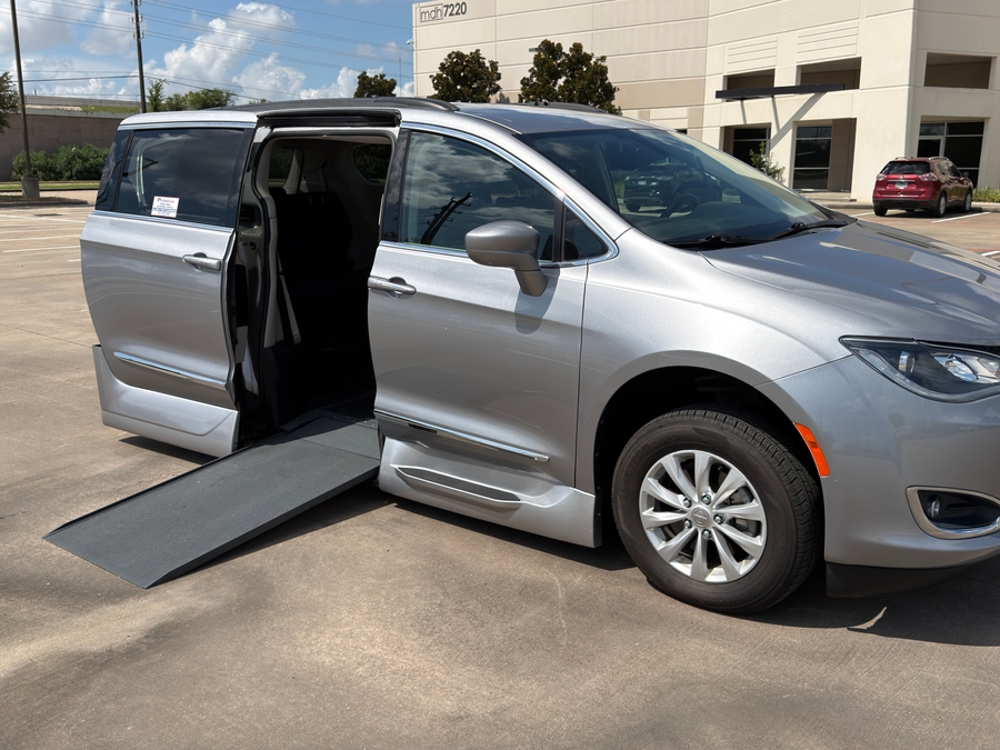 Used 2017 Chrysler Pacifica Touring-L - VMI Side Entry In Floor Automatic Ramp