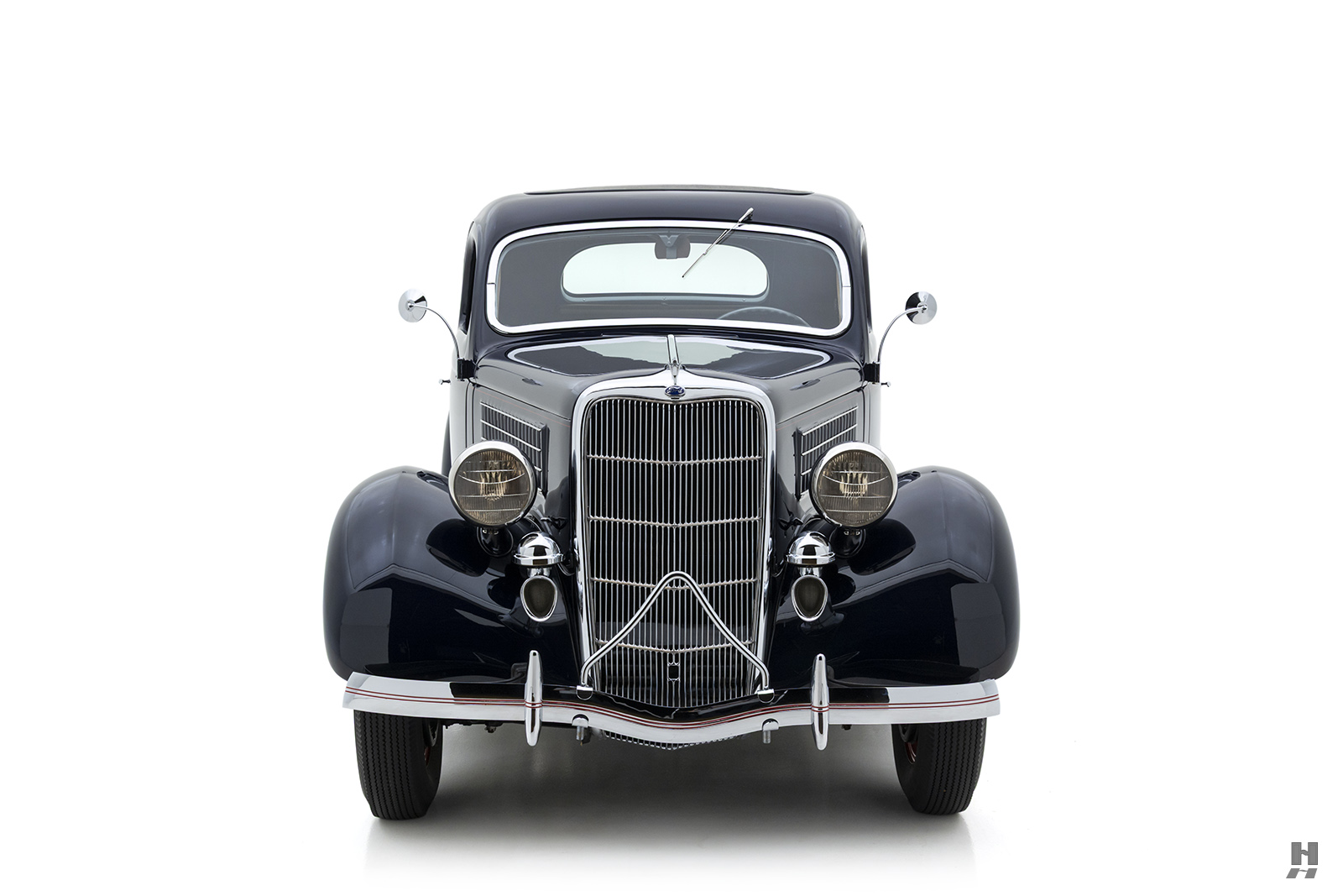 1935 Ford Deluxe |