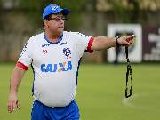 Guto dirigiu a equipe baiana em 55 jogos, com 30 triunfos, 14 empates e 11 derrotas, acumulando 63% de aproveitamento. 