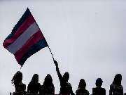 Em 2016, a principal bandeira da Parada do Orgulho LGBT foi a aprovação da Lei de Identidade de Gênero para travestis e transexuais.