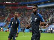 Umtiti faz dancinha para comemorar primeiro gol da França contra a Bélgica