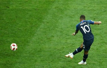 Aos 19, foi a vez de Kyllian Mbappé deixar o dele.