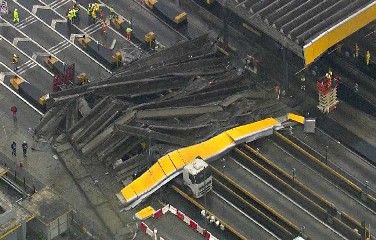 O acesso da Anhanguera para a Bandeirantes foi bloqueado.