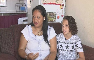 Mãe só quer cortar cabelo da criança daqui dois anos