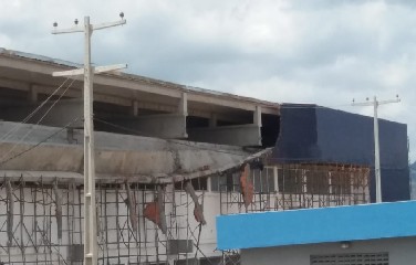 De acordo com a polícia, Adenilson Almeida da Silva, de 20 anos, trabalhava como ajudante de pedreiro na construção da nova sede da faculdade.