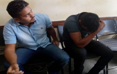 Wilias da Rocha Lopes Filho e Douglas Veríssimo de Oliveira, naturais do município de Rolim do Moura, estado de Rondônia, acusado de estelionato.