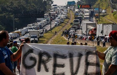 A UDC acusa o governo de não ter cumprido o prometido em relação ao preço do diesel, que na última sexta-feira (31) teve reajuste de 13%.