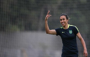 Brasileira concorrerá com a norueguesa Ada Hegerberg e com a alemã Dzsenifer Maroszan, ambas do Lyon