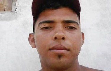 Ele foi socorrido para o hospital da cidade e em seguida transferido para o HGGA.